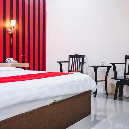 Hotel Reddoorz Plus Near Mall Panakukang Makassar Exterior foto