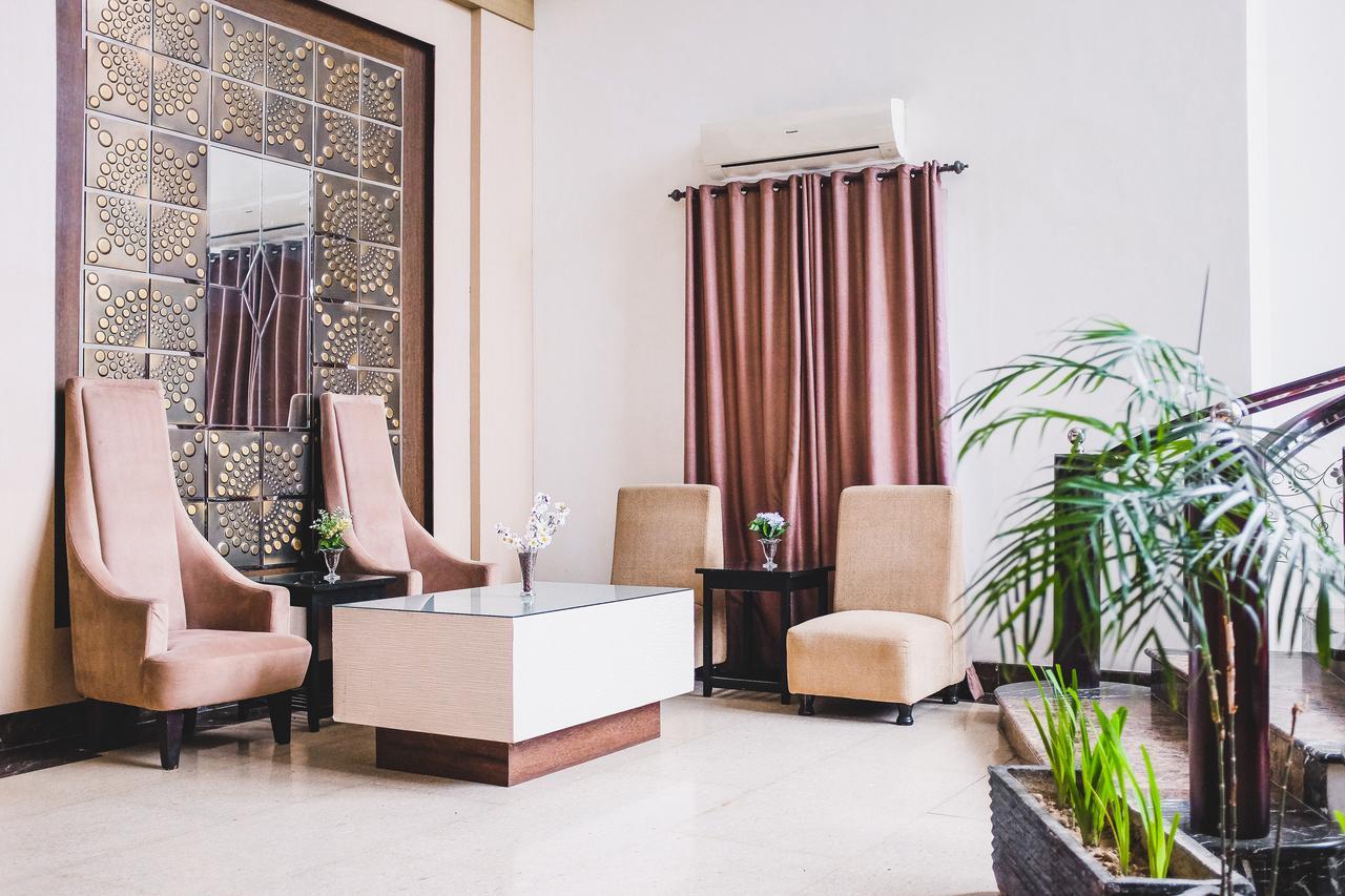 Reddoorz Plus Near Mall Panakukang Makassar Exterior foto
